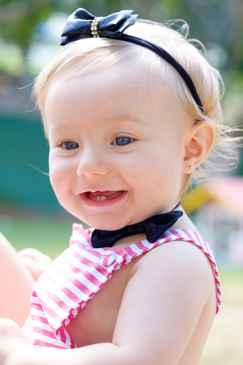 foto de aniversário de 01 ano da Isis vestida mágica feito no Sesc Guarapari Felipe Vieira Fotógrafo