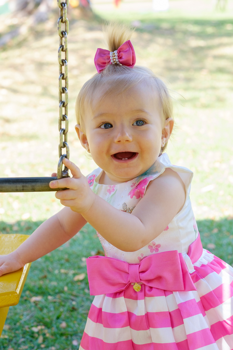 foto de aniversário de 01 ano da Isis feito no Sesc Guarapari Felipe Vieira Fotógrafo de vestido rosa