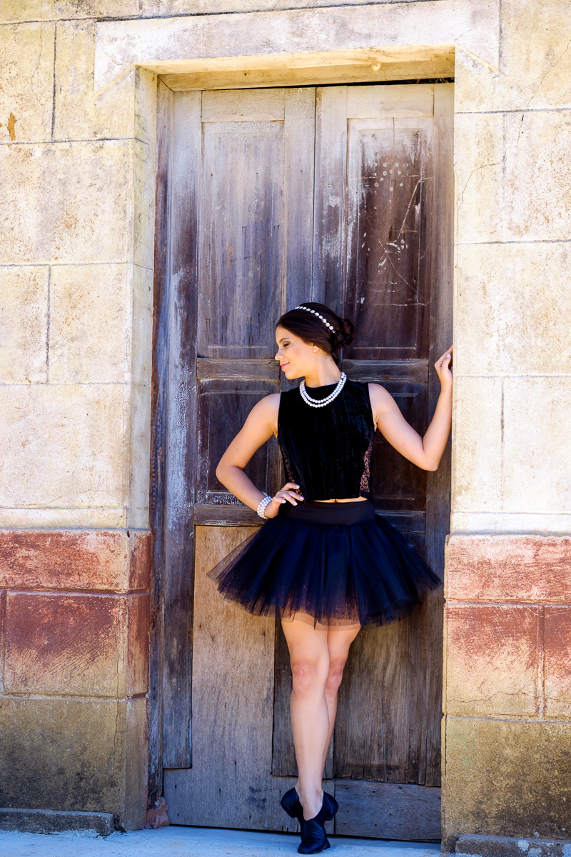 book Yasmin em Alfredo Chaves fotos Felipe Vieira Fotografo fotos na rua estação de trem 15 anos bailarina debutante