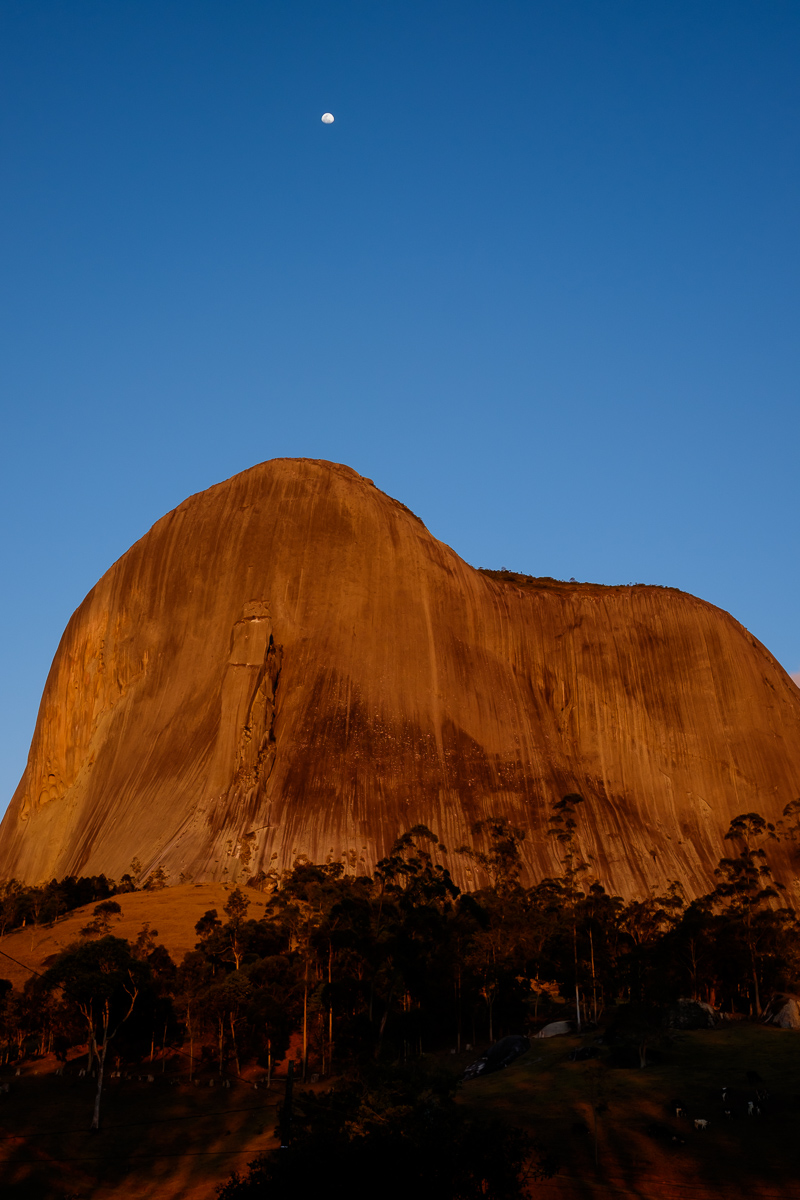book Yasmin em Pedra Azul  fotos Felipe Vieira Fotografo fotos na rua estação de trem 15 anos  debutante