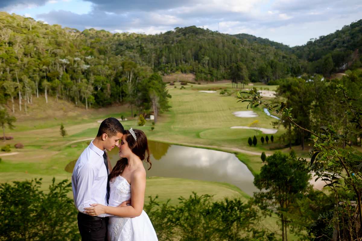 ensaio pós wedding em Hotel Fazenda Monte Verde Felipe Vieira Fotógrafo belo dia de sol e muitas cores