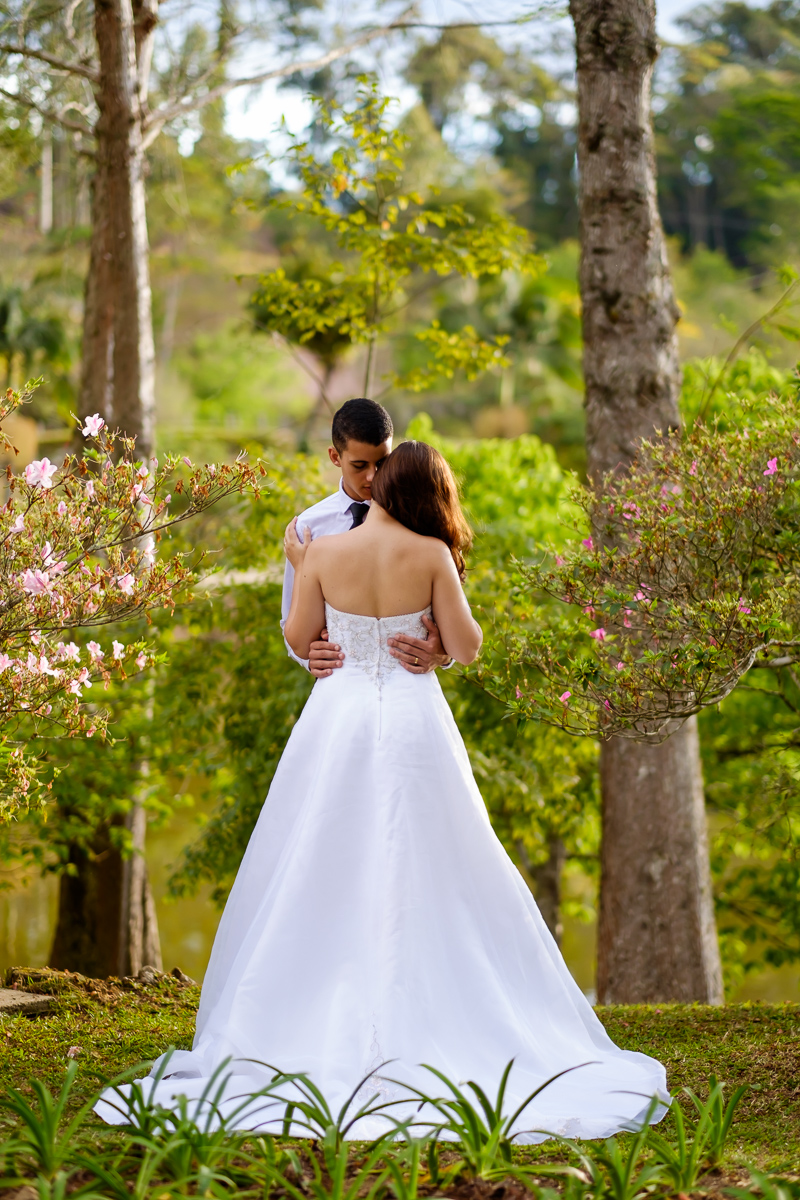ensaio pós wedding em Hotel Fazenda Monte Verde Felipe Vieira Fotógrafo belo dia de sol e muitas cores