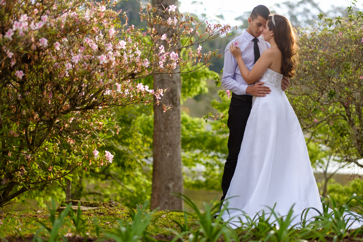 ensaio pós wedding em Hotel Fazenda Monte Verde Felipe Vieira Fotógrafo belo dia de sol e muitas cores
