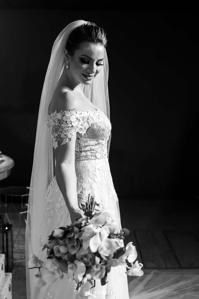 noiva de Alfredo Chaves foto em preto e branco vestido de noiva of white em renda Paula Boulanger