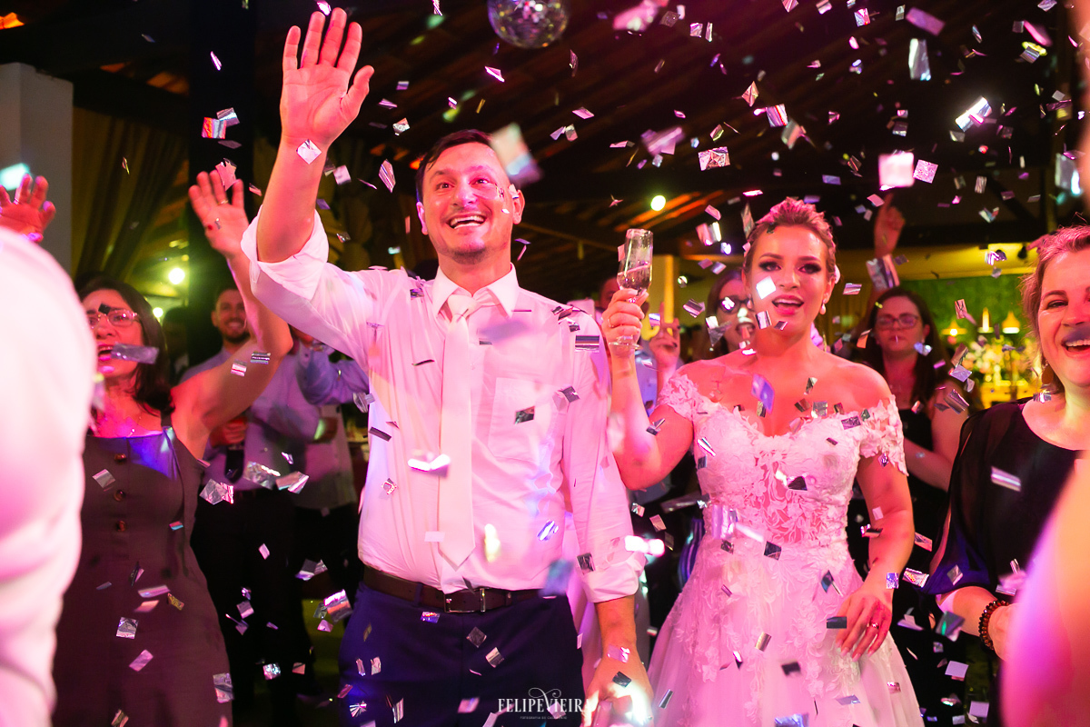 chuva de prata em casamento papel picado festa de casamento Alfredo Chaves