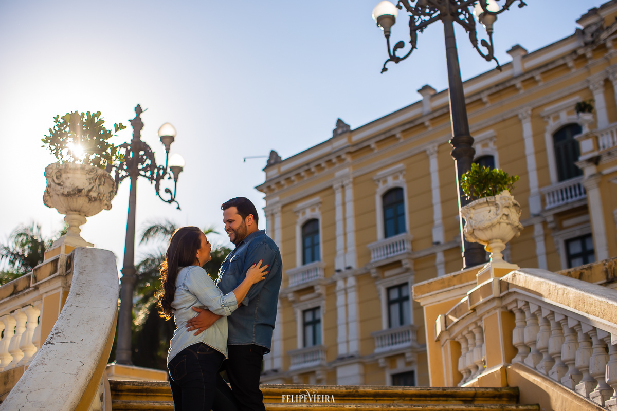 noivos no cento de Vitória ensaio pré casamento 