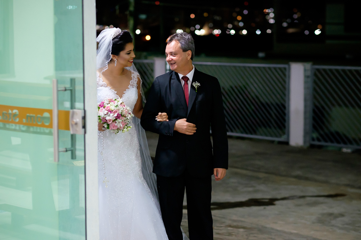 Igreja Santa Rita casamento em Guarapari salão MF Felipe Vieira fotografia de casamento ensaio noturno carros antigos Guarapari