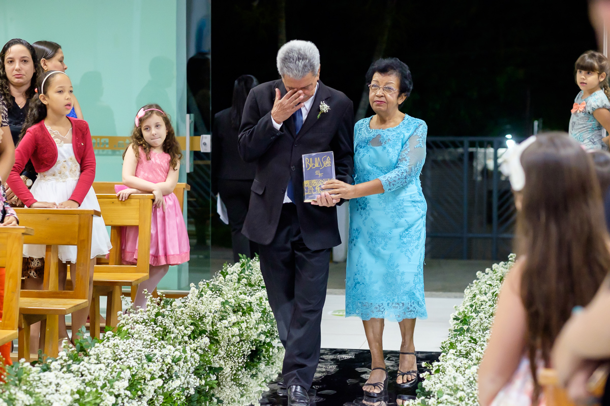 Igreja Santa Rita casamento em Guarapari salão MF Felipe Vieira fotografia de casamento ensaio noturno carros antigos Guarapari