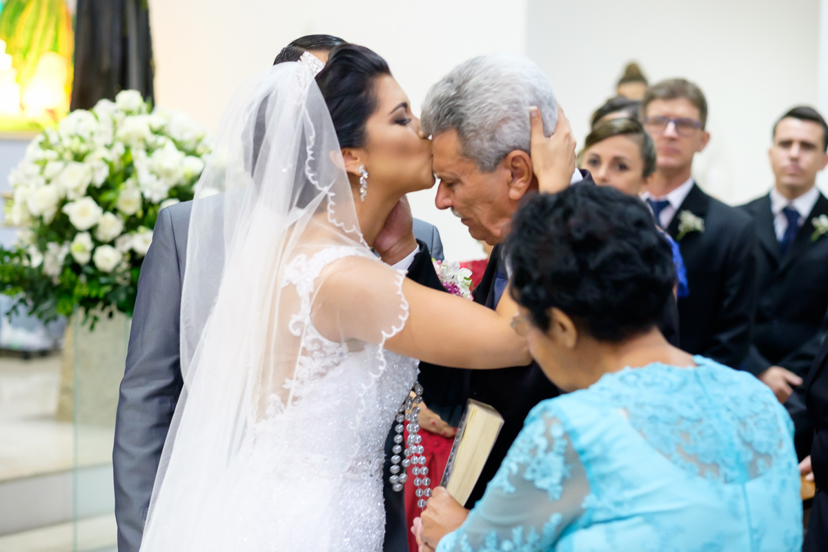 Igreja Santa Rita casamento em Guarapari salão MF Felipe Vieira fotografia de casamento ensaio noturno carros antigos Guarapari