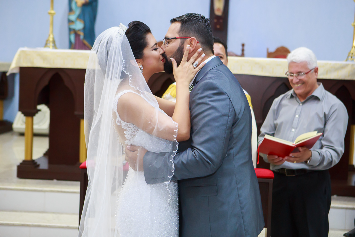 Igreja Santa Rita casamento em Guarapari salão MF Felipe Vieira fotografia de casamento ensaio noturno carros antigos Guarapari