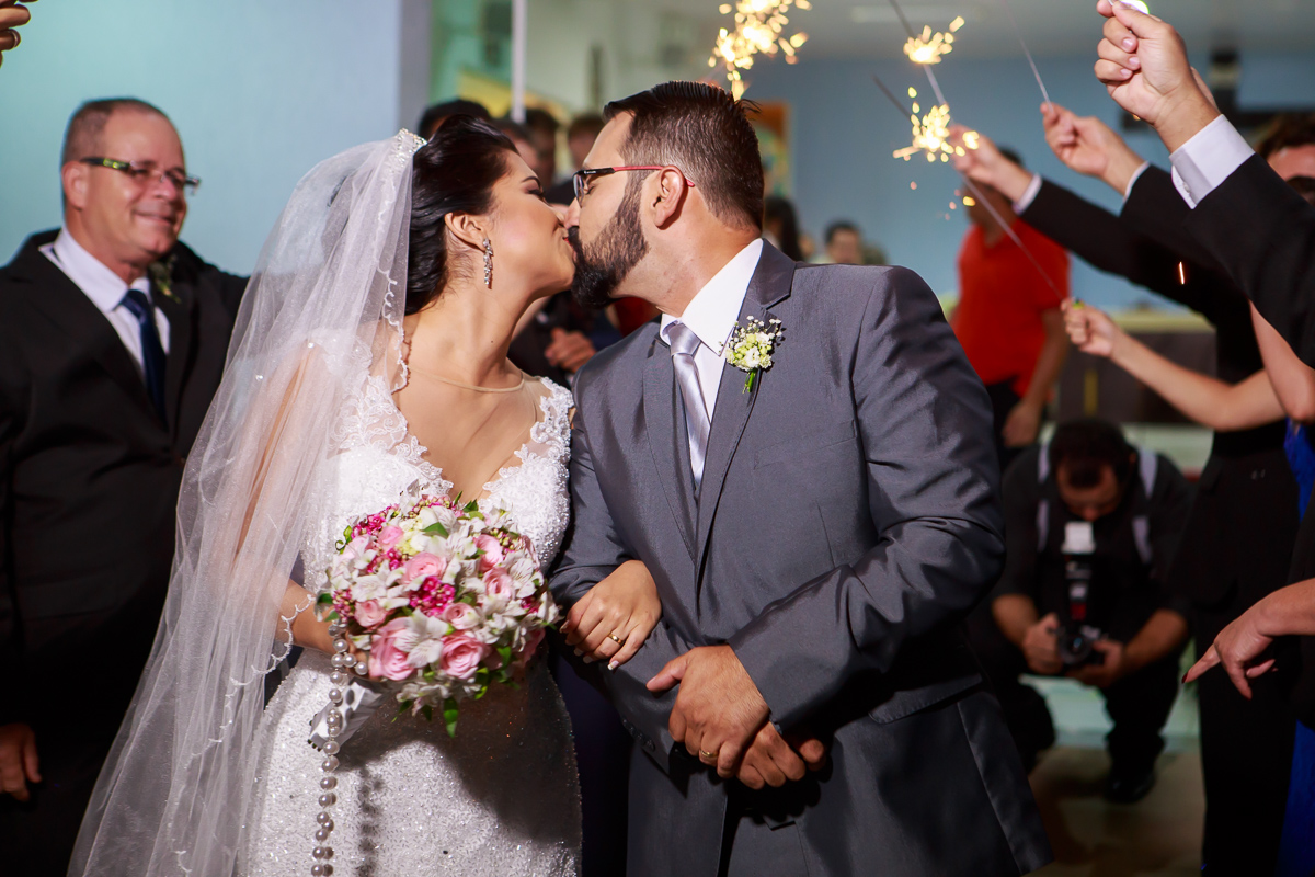 Igreja Santa Rita casamento em Guarapari salão MF Felipe Vieira fotografia de casamento ensaio noturno carros antigos Guarapari