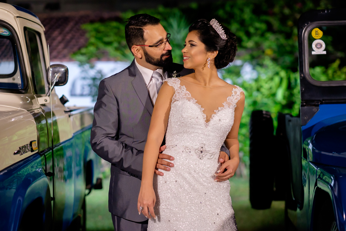 Igreja Santa Rita casamento em Guarapari salão MF Felipe Vieira fotografia de casamento ensaio noturno carros antigos Guarapari