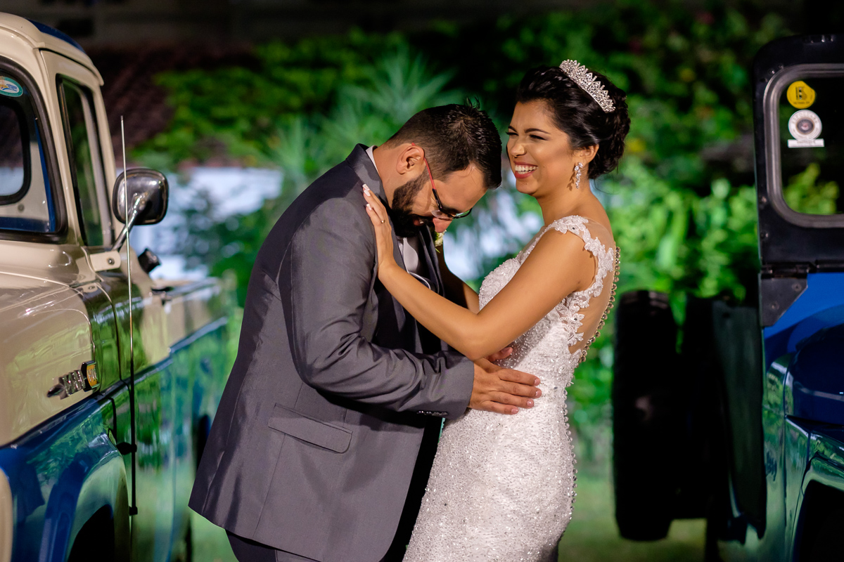 Igreja Santa Rita casamento em Guarapari salão MF Felipe Vieira fotografia de casamento ensaio noturno carros antigos Guarapari