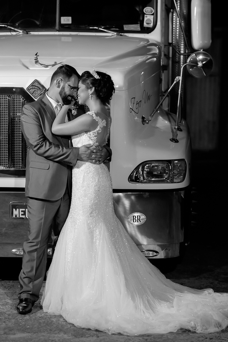 Igreja Santa Rita casamento em Guarapari salão MF Felipe Vieira fotografia de casamento ensaio noturno carros antigos Guarapari