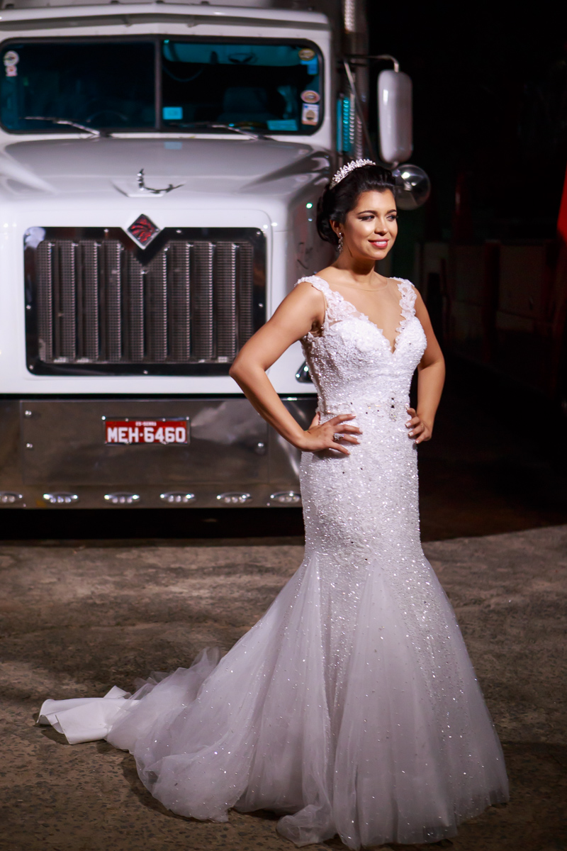 Igreja Santa Rita casamento em Guarapari salão MF Felipe Vieira fotografia de casamento ensaio noturno carros antigos Guarapari