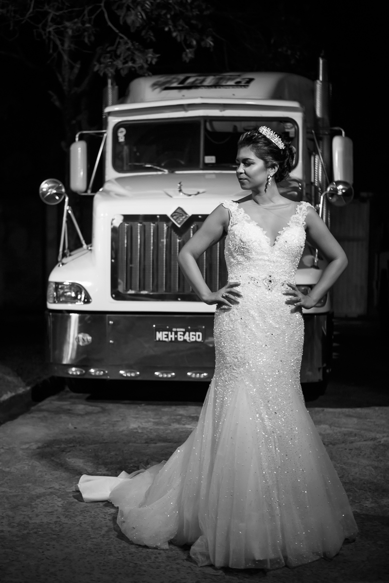 Igreja Santa Rita casamento em Guarapari salão MF Felipe Vieira fotografia de casamento ensaio noturno carros antigos Guarapari