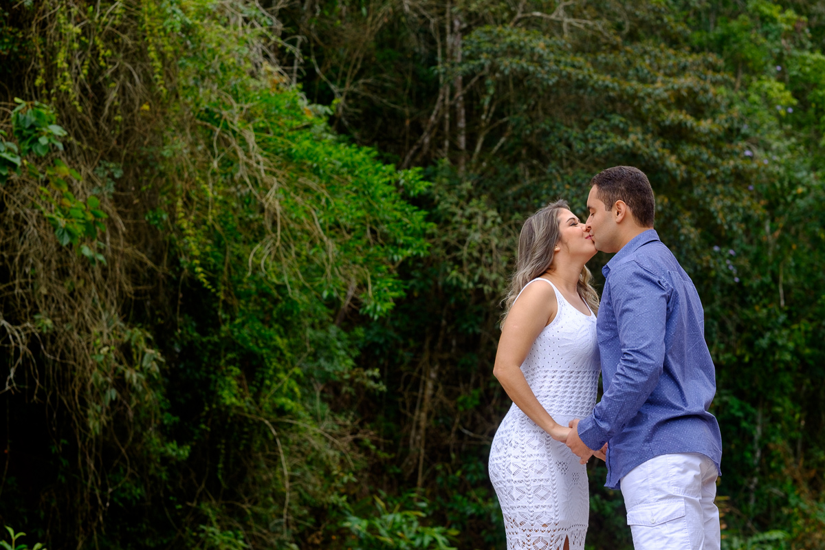 ensaio pré wedding Felipe Vieira Fotografia ensaio casal estação de trem ensaio casal Matilde Alfredo Chaves casamento Guarapari ensaio casal linha de trem