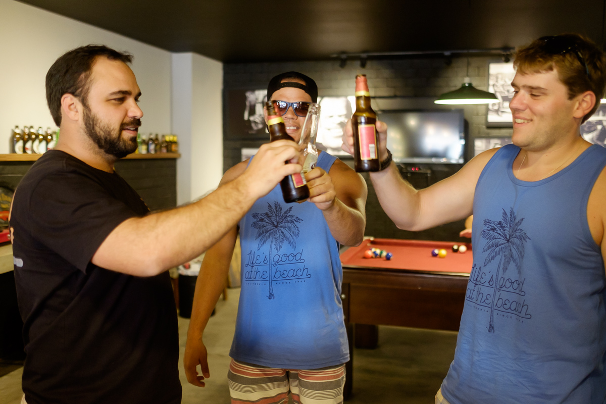 making of do noivo barbearia malaguiti guarapari Felipe Vieira fotografo noivo e padrinhos barbearia casamento em Guarapari