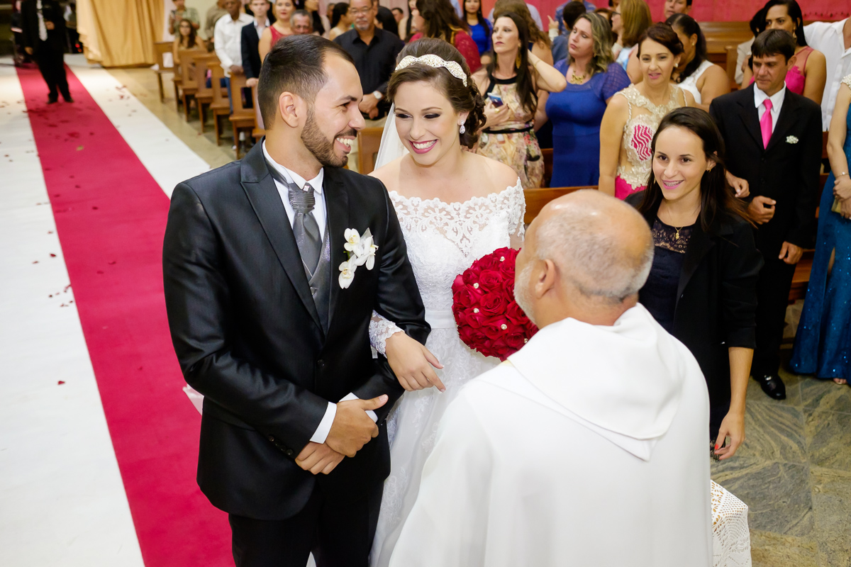 Casamento Jessica e Roni Igreja Matriz São Pedro Guará Centro de Eventos Felipe Vieira fotografia noivos no altar
