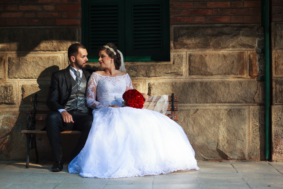 Ensaio pós wedding em Matilde Alfredo Chaves Felipe Vieira fotógrafo casamento Jessica e Roni ensaio casal estação de trem
