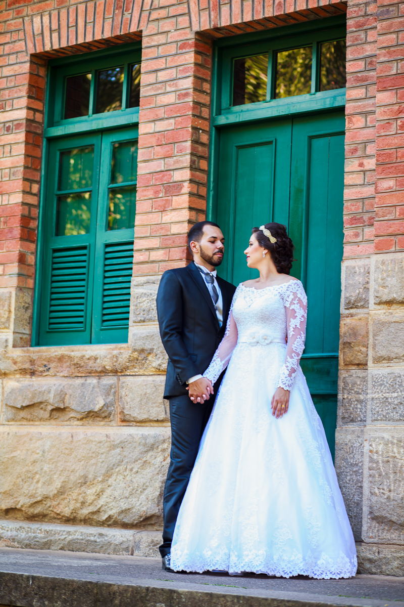 Ensaio pós wedding em Matilde Alfredo Chaves Felipe Vieira fotógrafo casamento Jessica e Roni ensaio casal estação de trem
