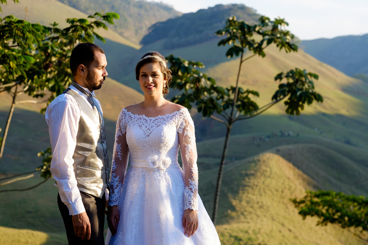 Ensaio pós wedding em Matilde Alfredo Chaves Felipe Vieira fotógrafo casamento Jessica e Roni ensaio casal estação de trem