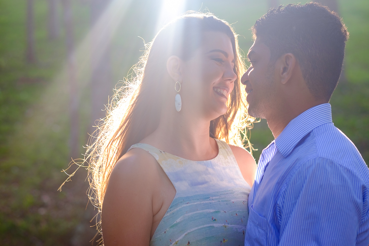 ensaio pré wedding casal na Praia dos Padres em Guarapari pelo fotógrafo Felipe Vieira em Meaípe no pôs do sol em Guarapari
