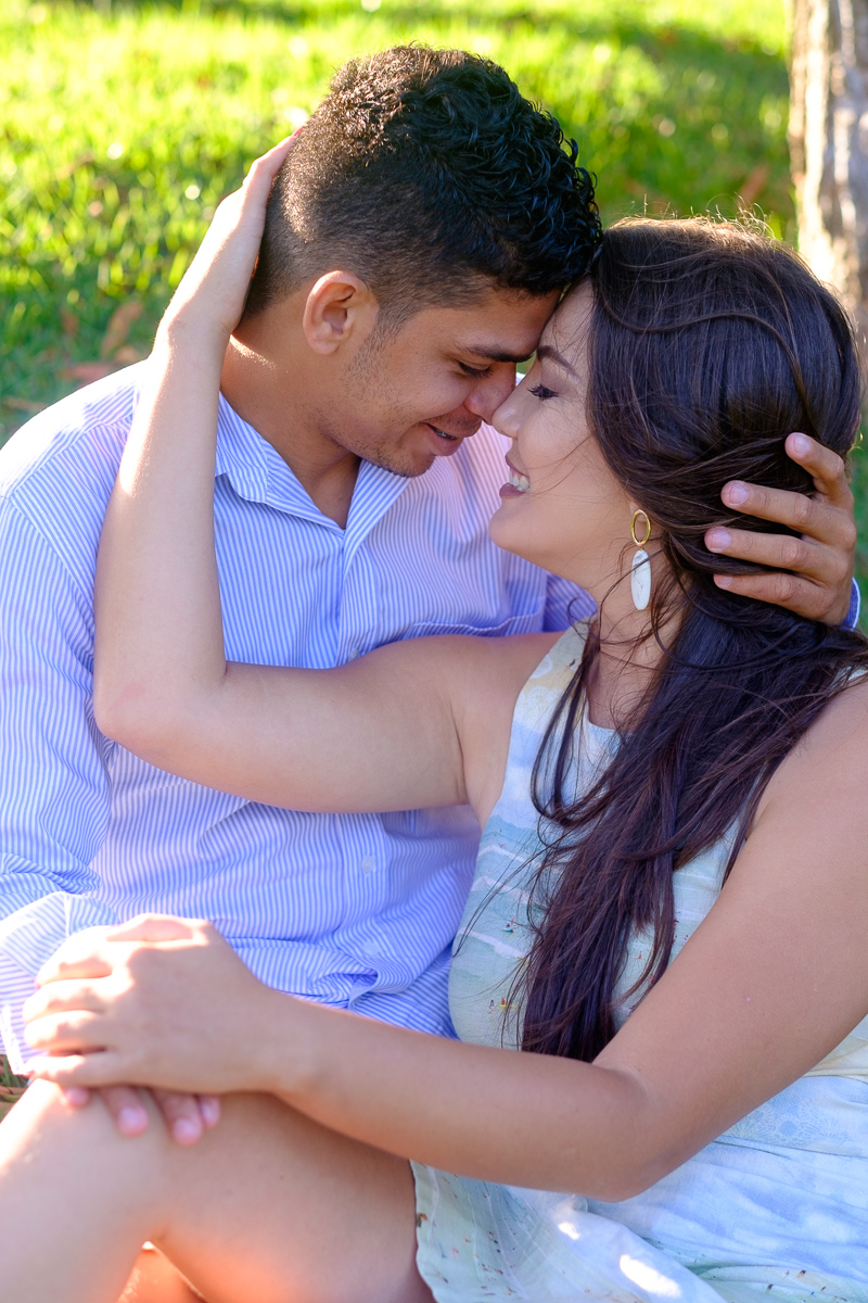 ensaio pré wedding casal na Praia dos Padres em Guarapari pelo fotógrafo Felipe Vieira em Meaípe no pôs do sol em Guarapari