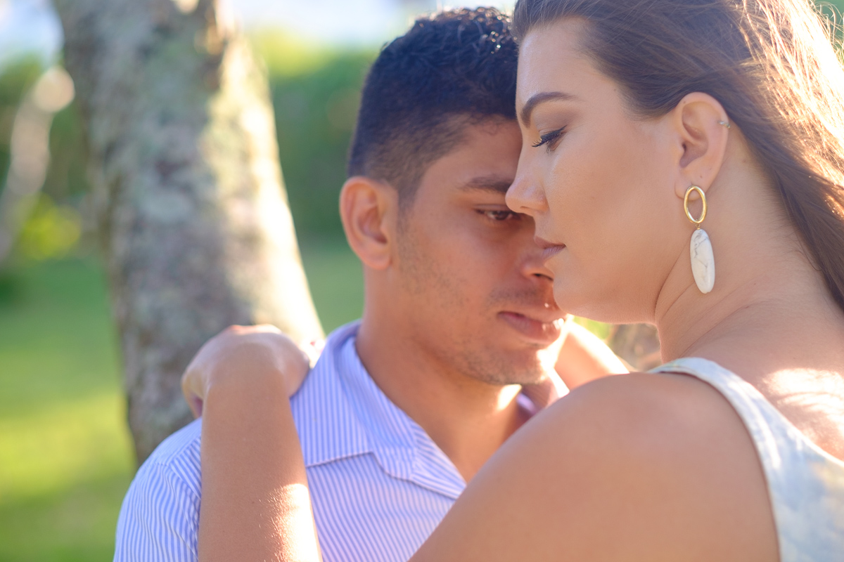 ensaio pré wedding casal na Praia dos Padres em Guarapari pelo fotógrafo Felipe Vieira em Meaípe no pôs do sol em Guarapari