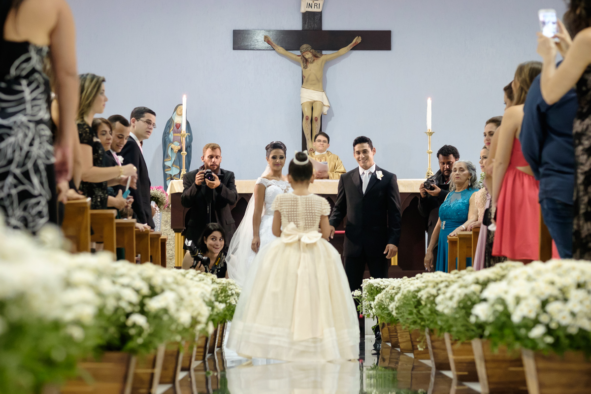 making of noiva wedding day cerimônia igreja Santa Rita Guará Centro de Eventos casamento Guarapari Felipe Vieira Fotografia