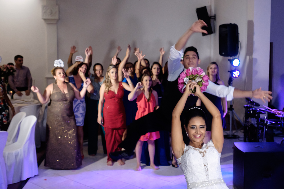 making of noiva wedding day cerimônia igreja Santa Rita Guará Centro de Eventos casamento Guarapari Felipe Vieira Fotografia