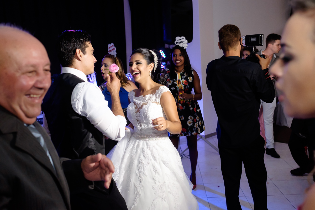 making of noiva wedding day cerimônia igreja Santa Rita Guará Centro de Eventos casamento Guarapari Felipe Vieira Fotografia