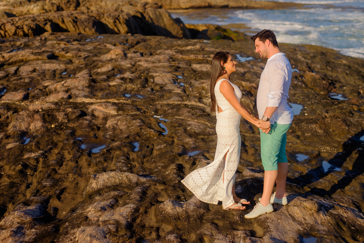 ensaio pré wedding Grenda e Davi em Meaípe Guarapari praia de Meaípe por do sol em Meaípe Felipe Vieira fotografo