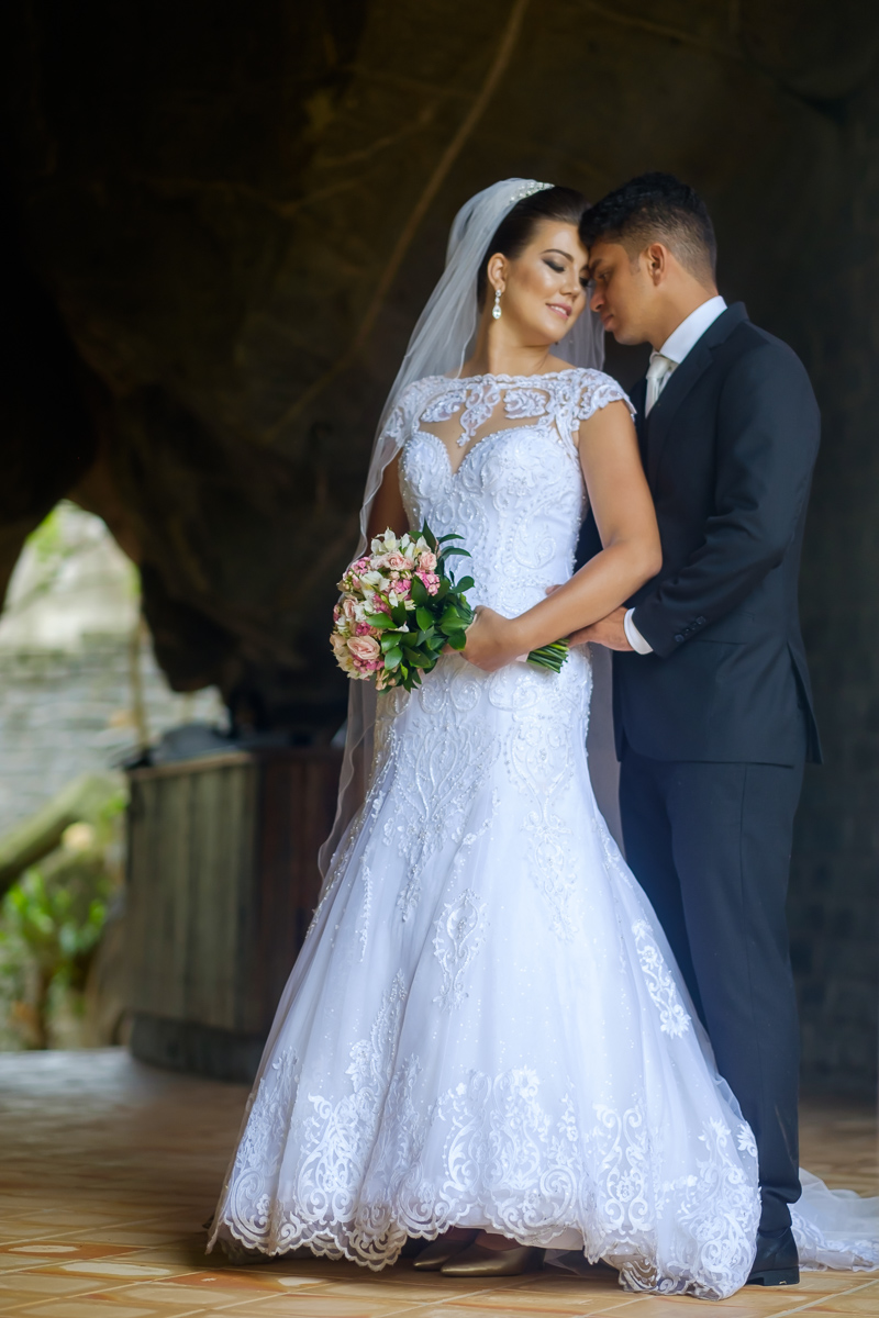 ensaio externo Gabriela e Diego em Iconha em dia de chuva fotos casal dia de chuva Felipe Vieira Fotografia de casamento em Guarapari