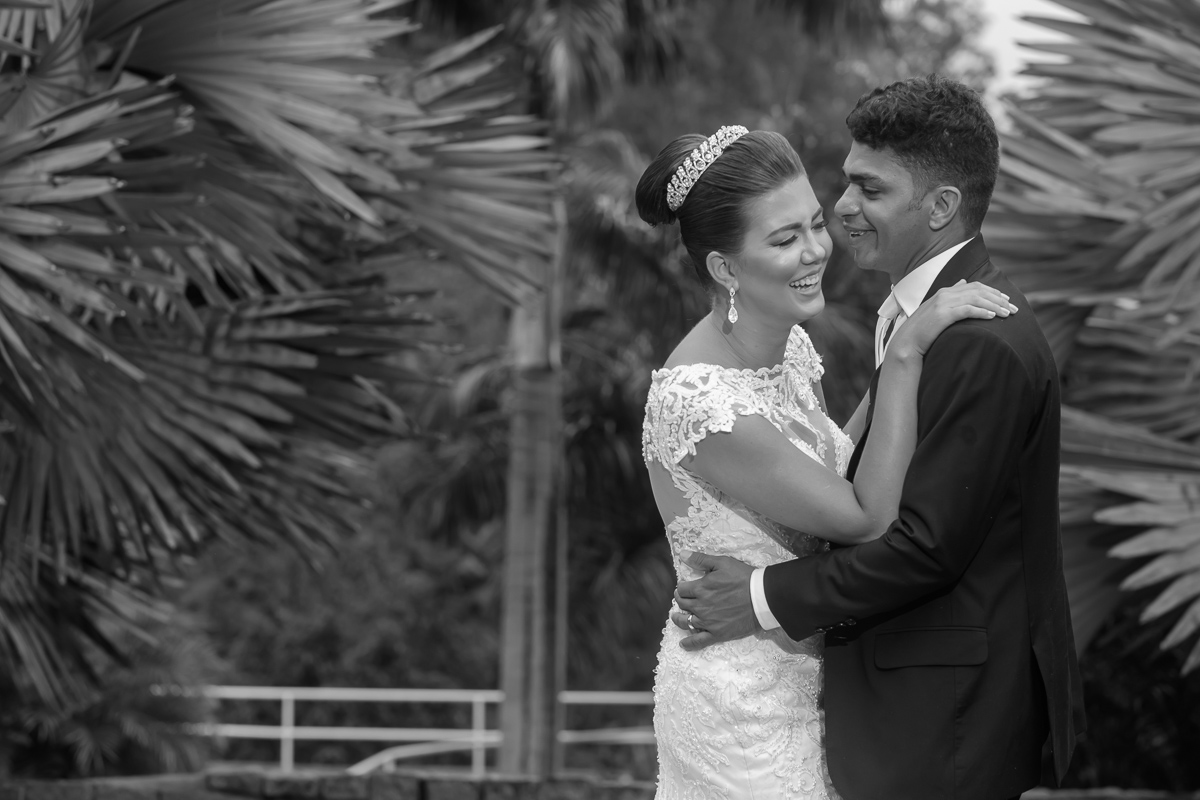 ensaio externo Gabriela e Diego em Iconha em dia de chuva fotos casal dia de chuva Felipe Vieira Fotografia de casamento em Guarapari