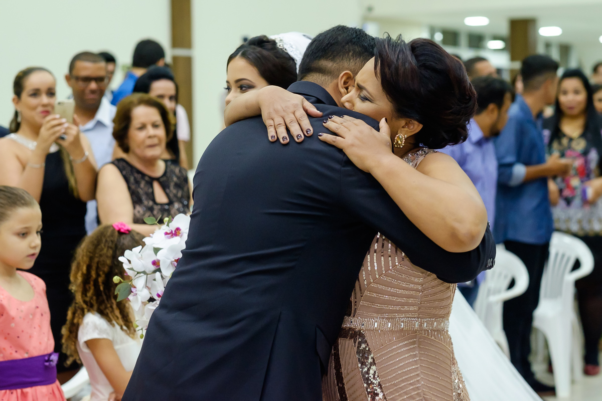 cerimônia de casamento noivo e noiva no altar igreja batista casamento evnagélico Felipe Vieira fotografia fotografia de casamento Guarapari