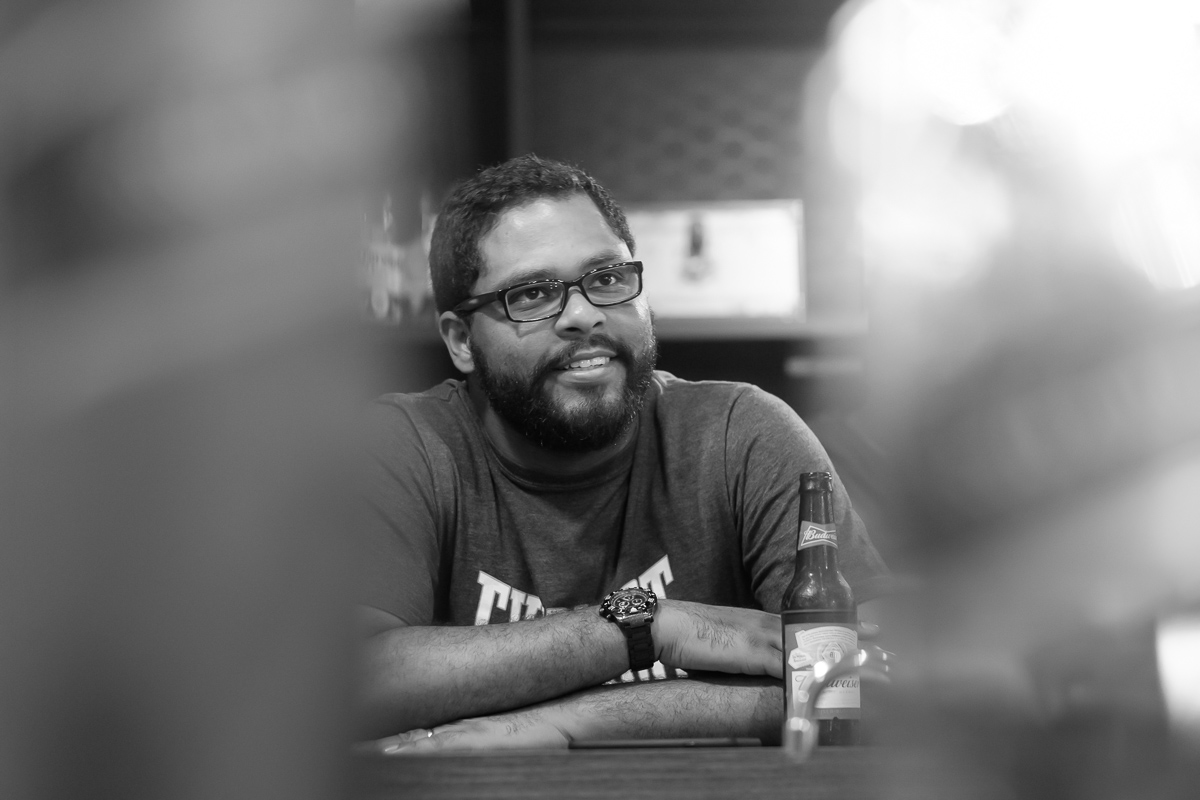 making of noivo barbearia com os padrinho fotografia de casamento fotografia de casamento Guarapari felipe Vieira fotografia