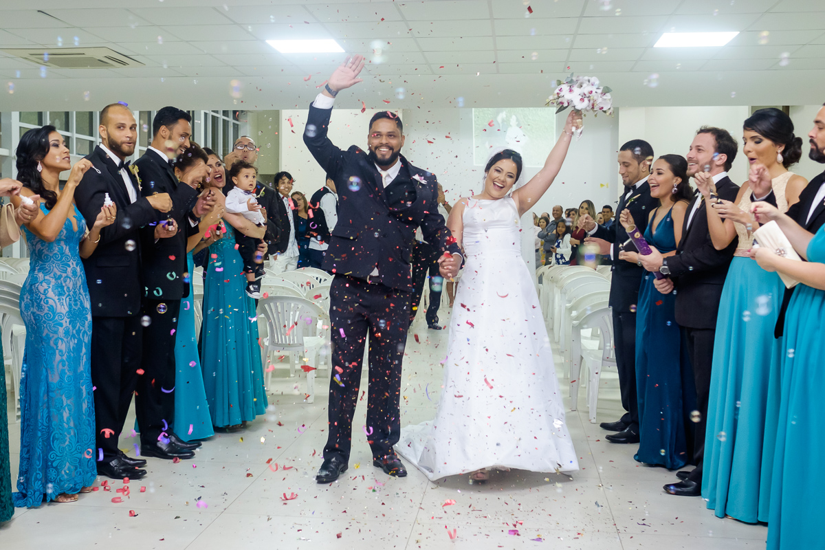 cerimônia de casamento noivo e noiva no altar igreja batista casamento evnagélico Felipe Vieira fotografia fotografia de casamento Guarapari