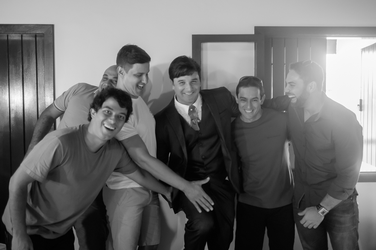 casamento Laila e Honório em Guarapari-ES fotografia de casamento em Guarapari Felipe Vieira fotografia de casamento making of do noivo me preto e branco