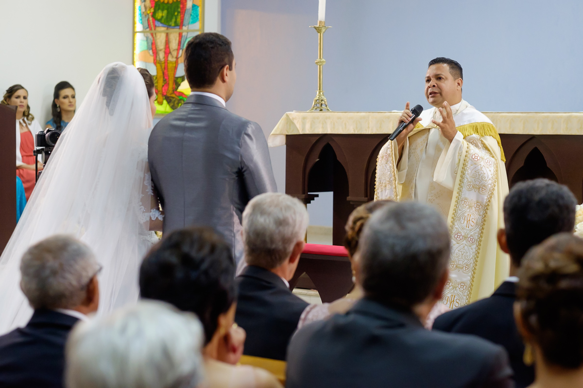 fotografia de casamento Guarapari cerimônia na Igreja Santa Rita foto Felipe Vieira