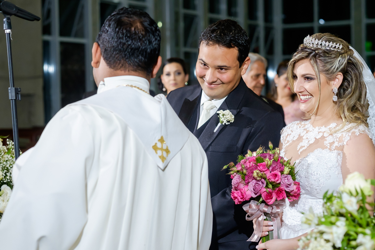 fotografia de casamento em Guarapari foto Felipe Vieira Fotografo casamento em Guarapari cerimonia casamento noivos no altar noiva de Guarapari festa de casamento