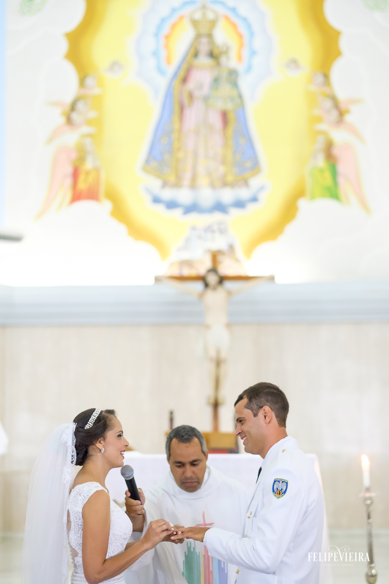 troca de alianças na Igreja Matriz Nossa Senhora da Conceição em Alegre-Es noivo militar Felipe Vieira Fotografia
