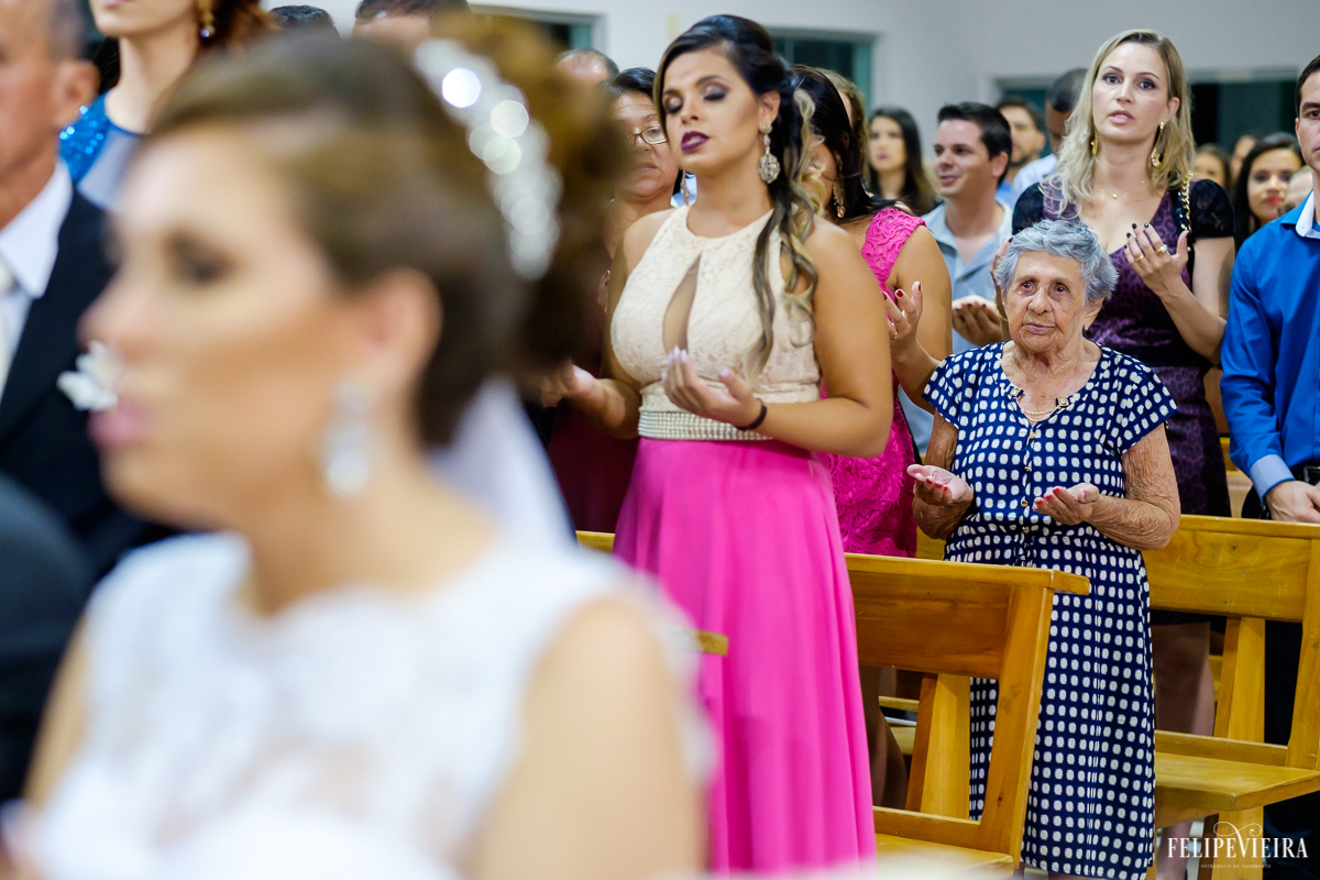 ó da noiva a observ durante a cerimonia de casamento em guarapari felipe vieira fotografia de casamento