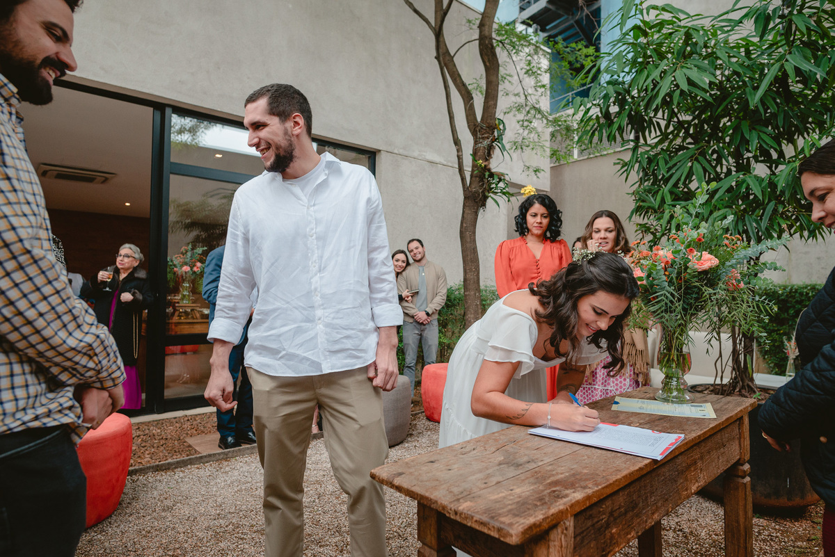 cerimonia civil externo, cerimonia civil em casa, festa casamento civil, fotografia de mini wedding. vestido noiva boho, traje noivo para cerimonia civil