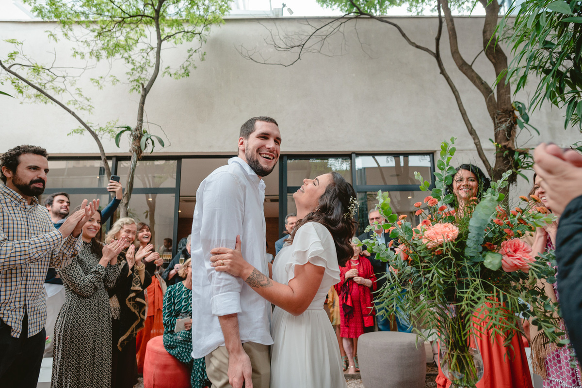 casamento dia, mini wedding em casa, espaço para casamentos pequenos, vestido noiva boho, noiva simples, cabelo noiva solto, noiva praiana, noivo despojado, cerimonia civil, fotografia de mini wedding