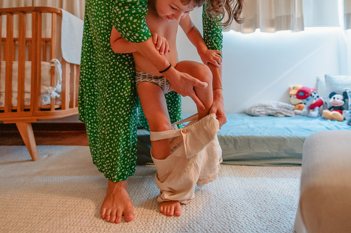 making of de aniversário infantil, fotograia documental, aniversário em casa, organização para festa e casa, jardineira infantil caqui, roupinha para aniversario