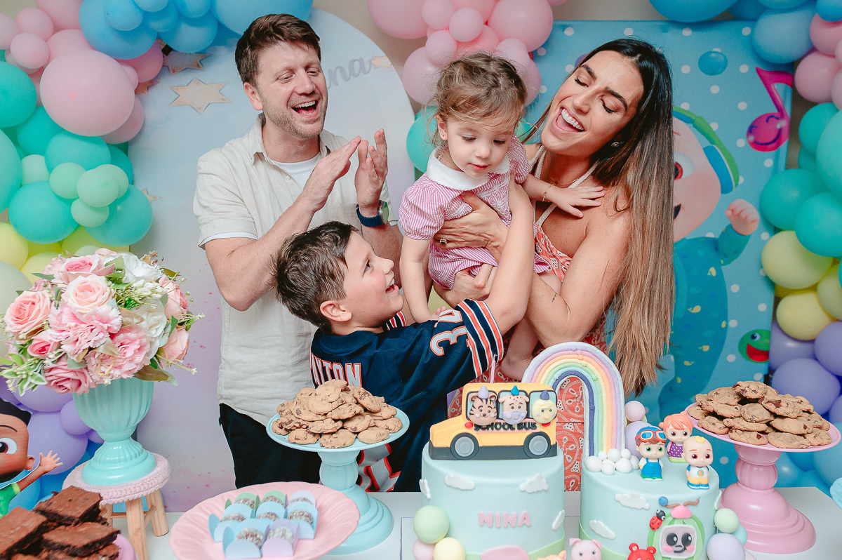 parabens em familia, festa intimista, Daniel Zukerman, Je Aronis, anversario nina