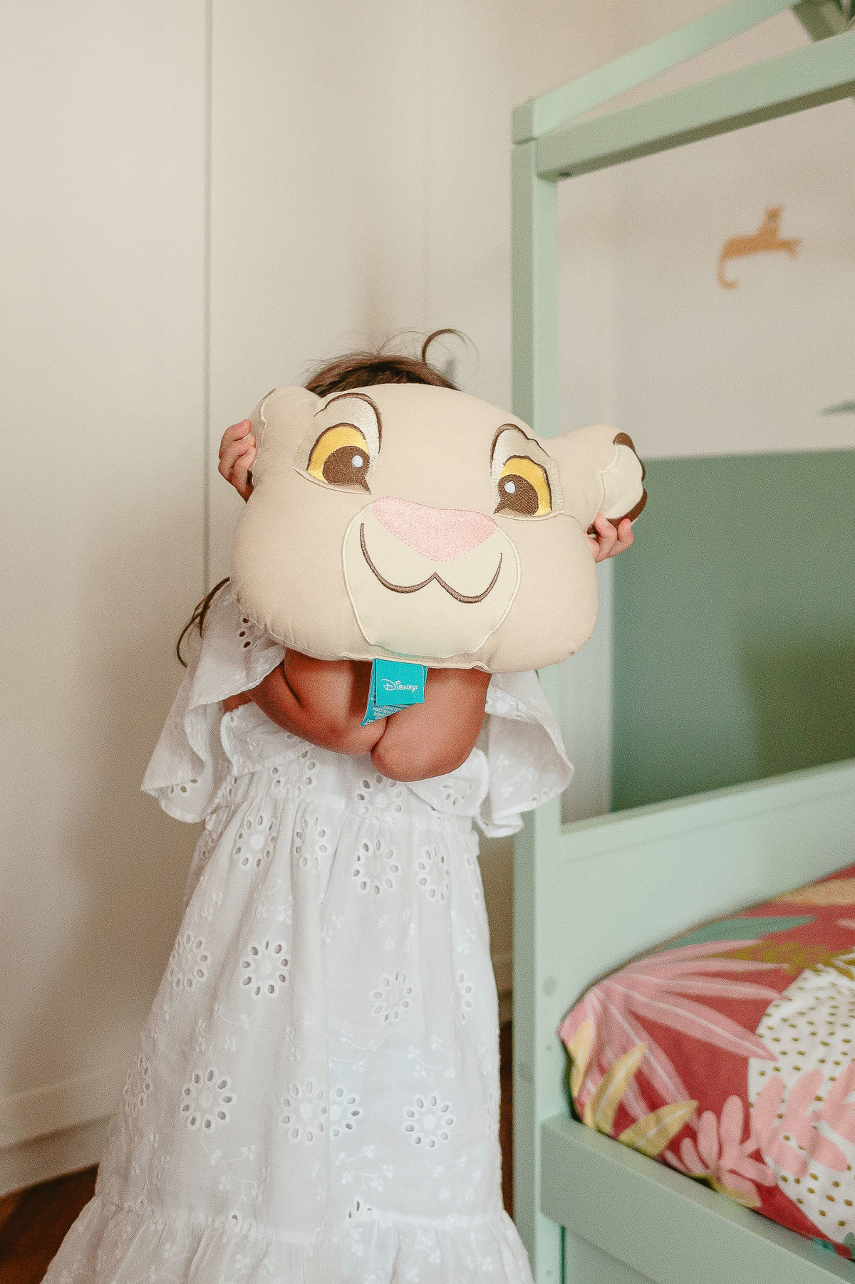 Risadas e brincadeiras entre irmãos durante o ensaio de acompanhamento do Antonio, registrando a doce conexão entre eles. 