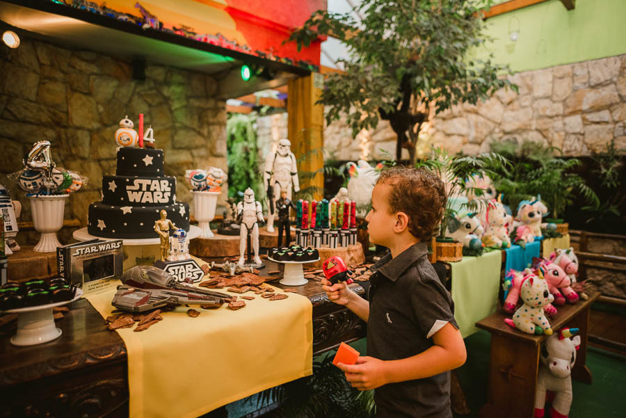 festa menino com decoração star wars
