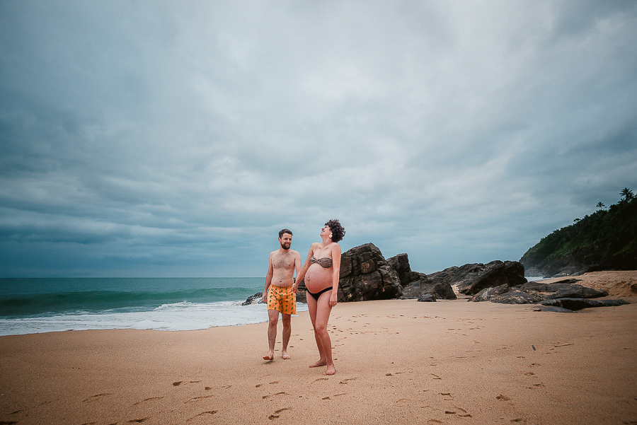 ensaio gestante na praia, fotos gravida na praia, look para fotos na praia, gravinhas, fotos estante em casal, 